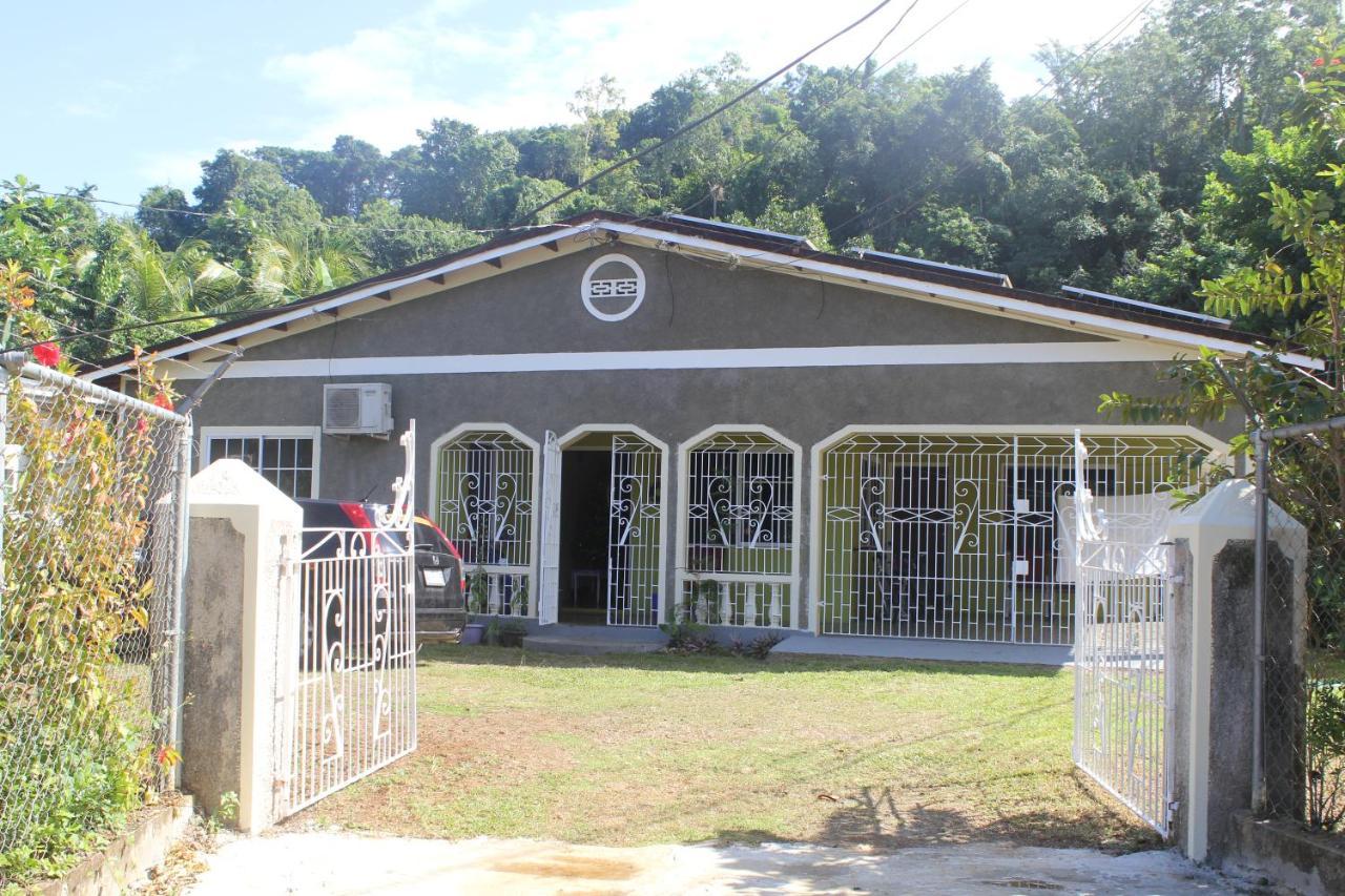 Ritashomeawayfromhome Ocho Rios Exterior foto
